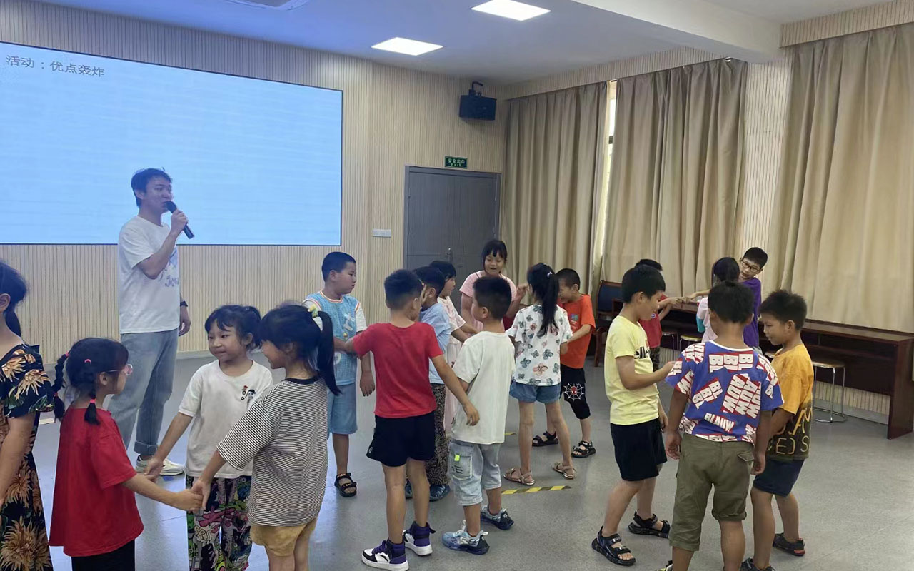 关岭龙观乡中心学校